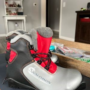 Salomon cross country ski boots size 3.5 women’s